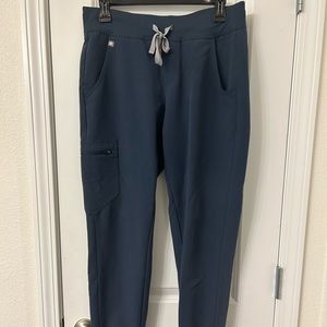 Figs women’s scrub set: off navy blue